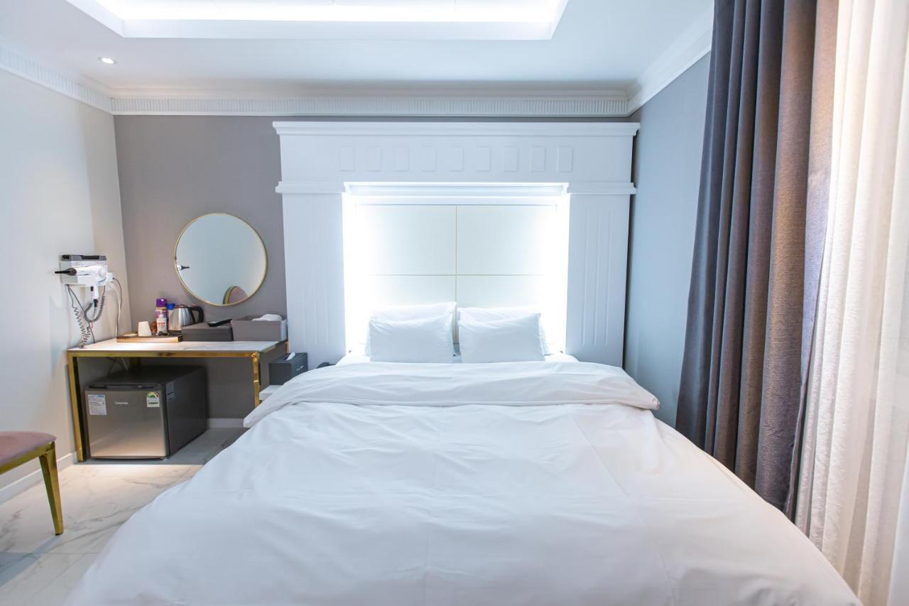 Knox Hotel Чеонан Екстериор снимка
