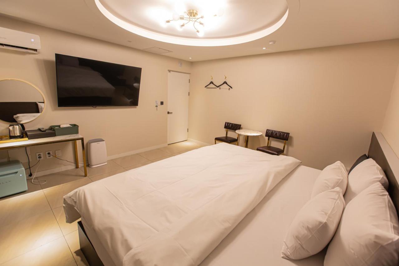 Knox Hotel Чеонан Екстериор снимка