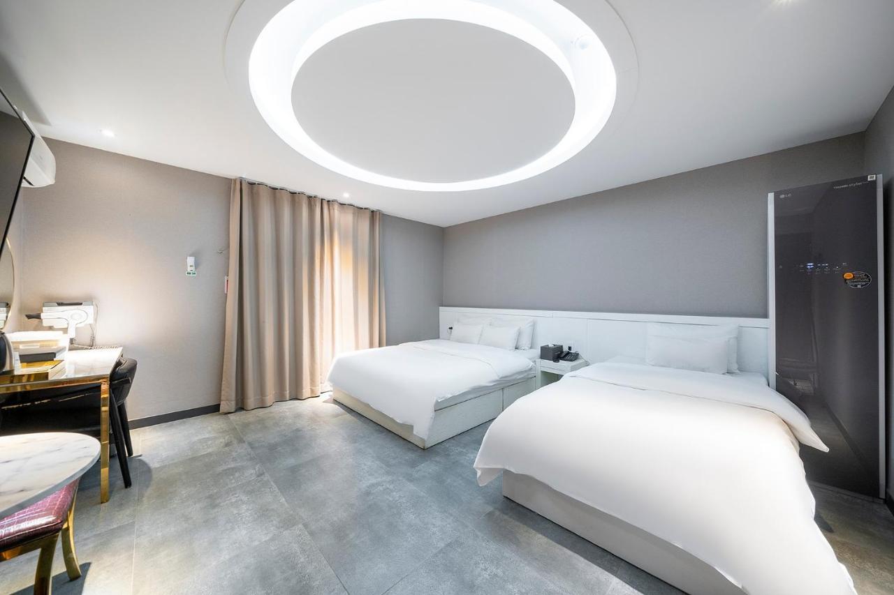 Knox Hotel Чеонан Екстериор снимка