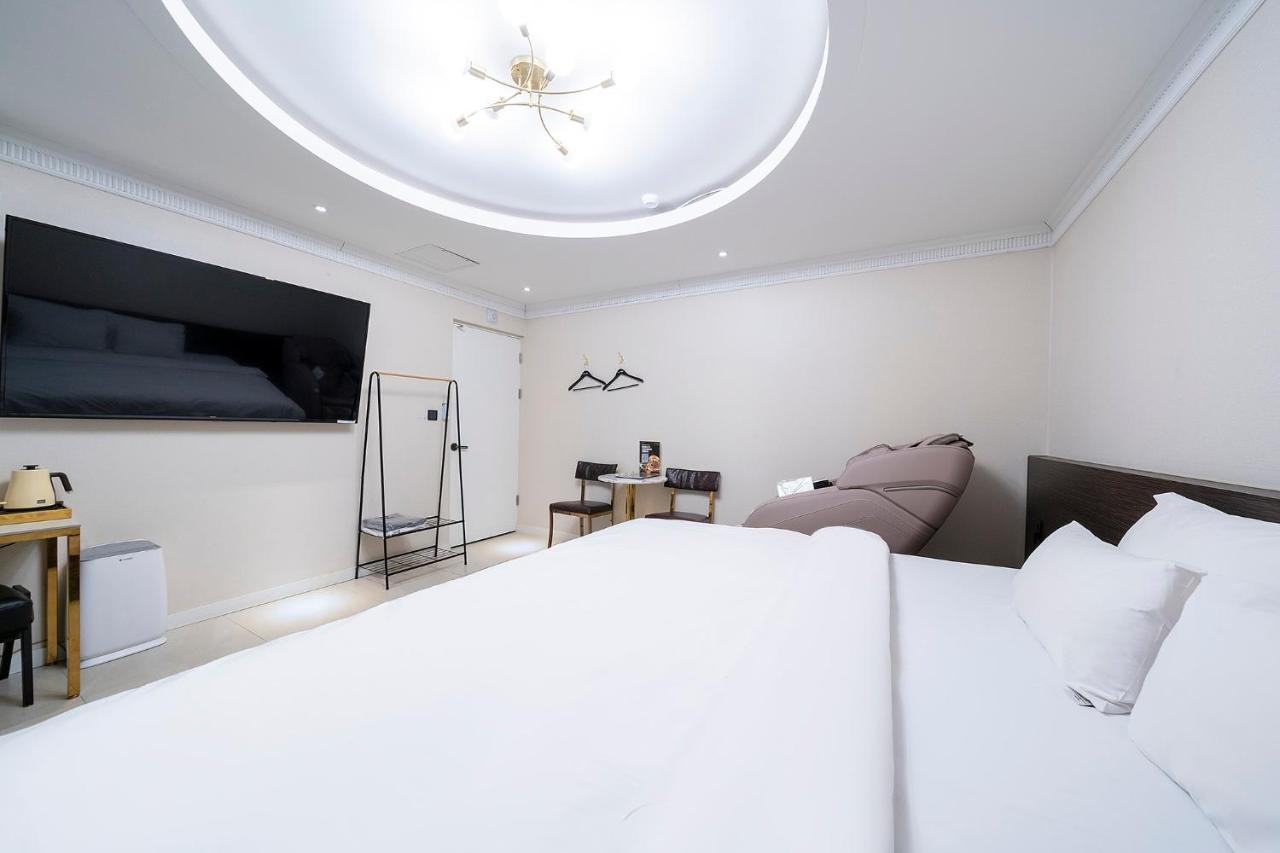 Knox Hotel Чеонан Екстериор снимка