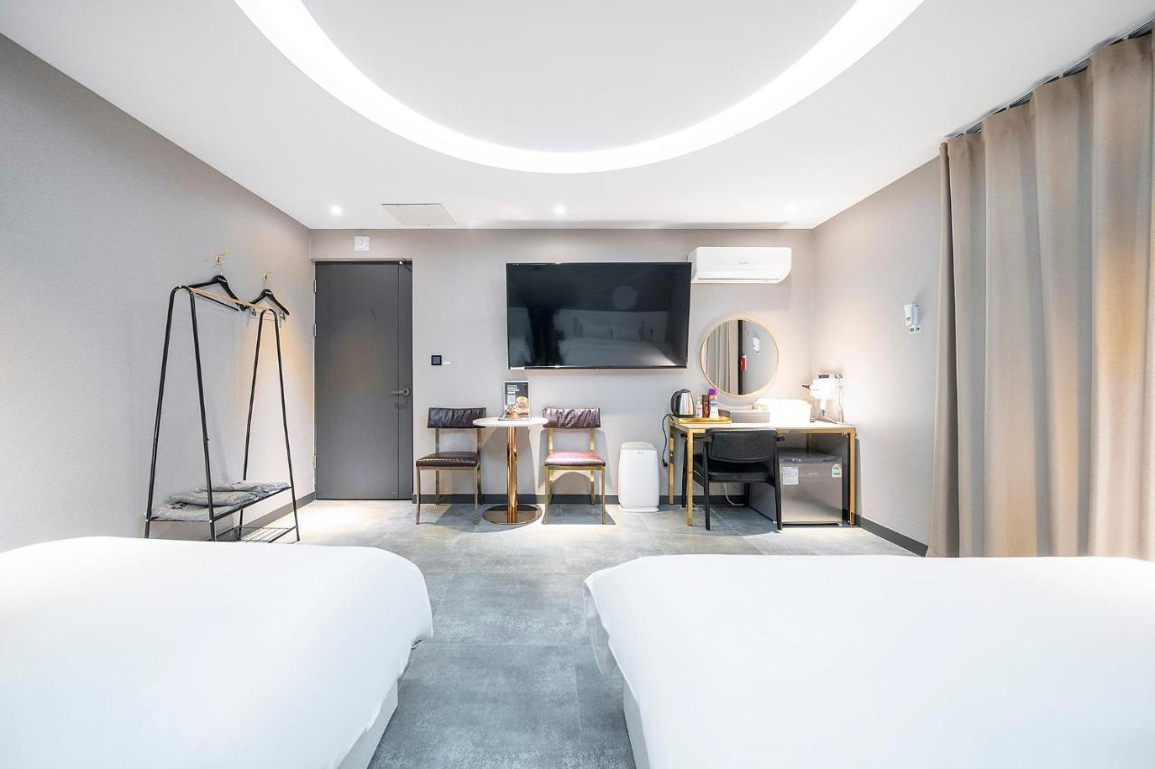 Knox Hotel Чеонан Екстериор снимка