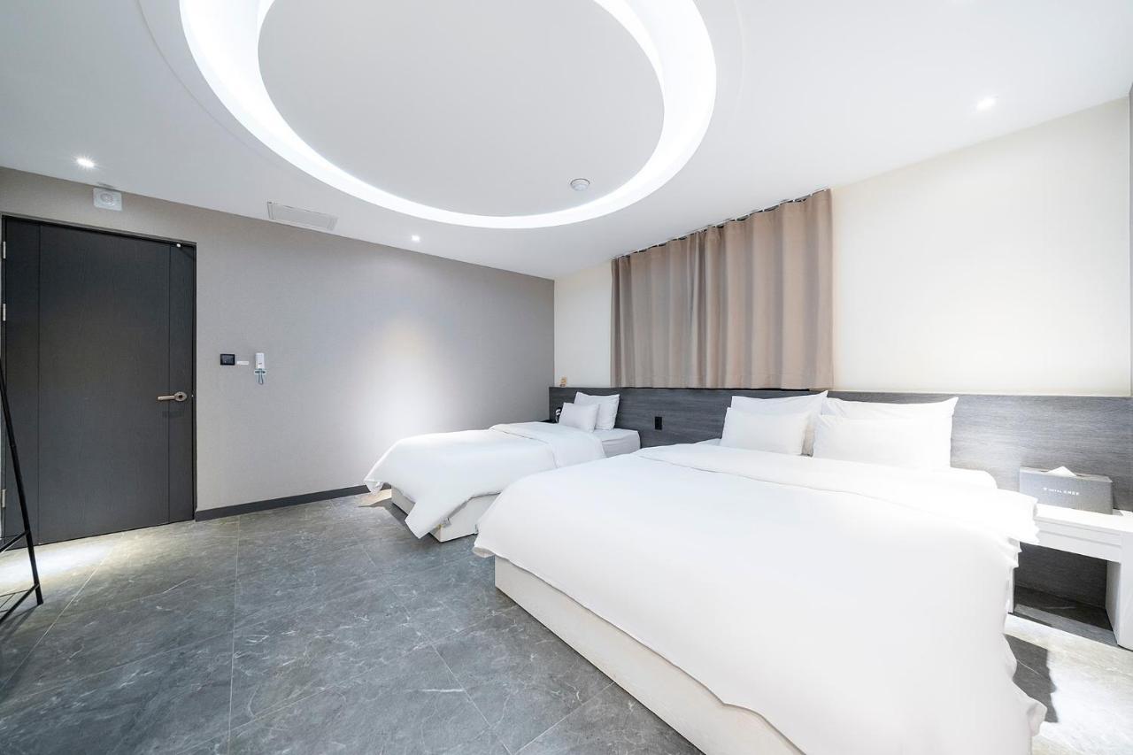 Knox Hotel Чеонан Екстериор снимка