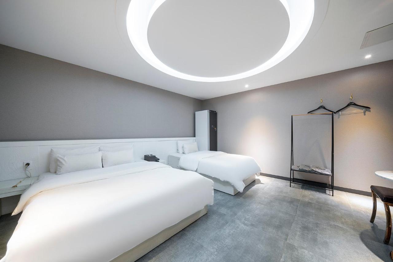 Knox Hotel Чеонан Екстериор снимка