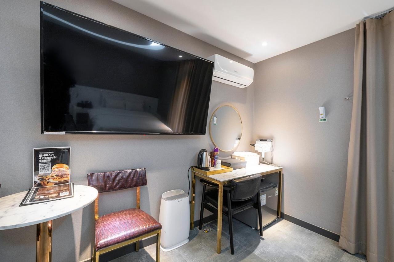 Knox Hotel Чеонан Екстериор снимка