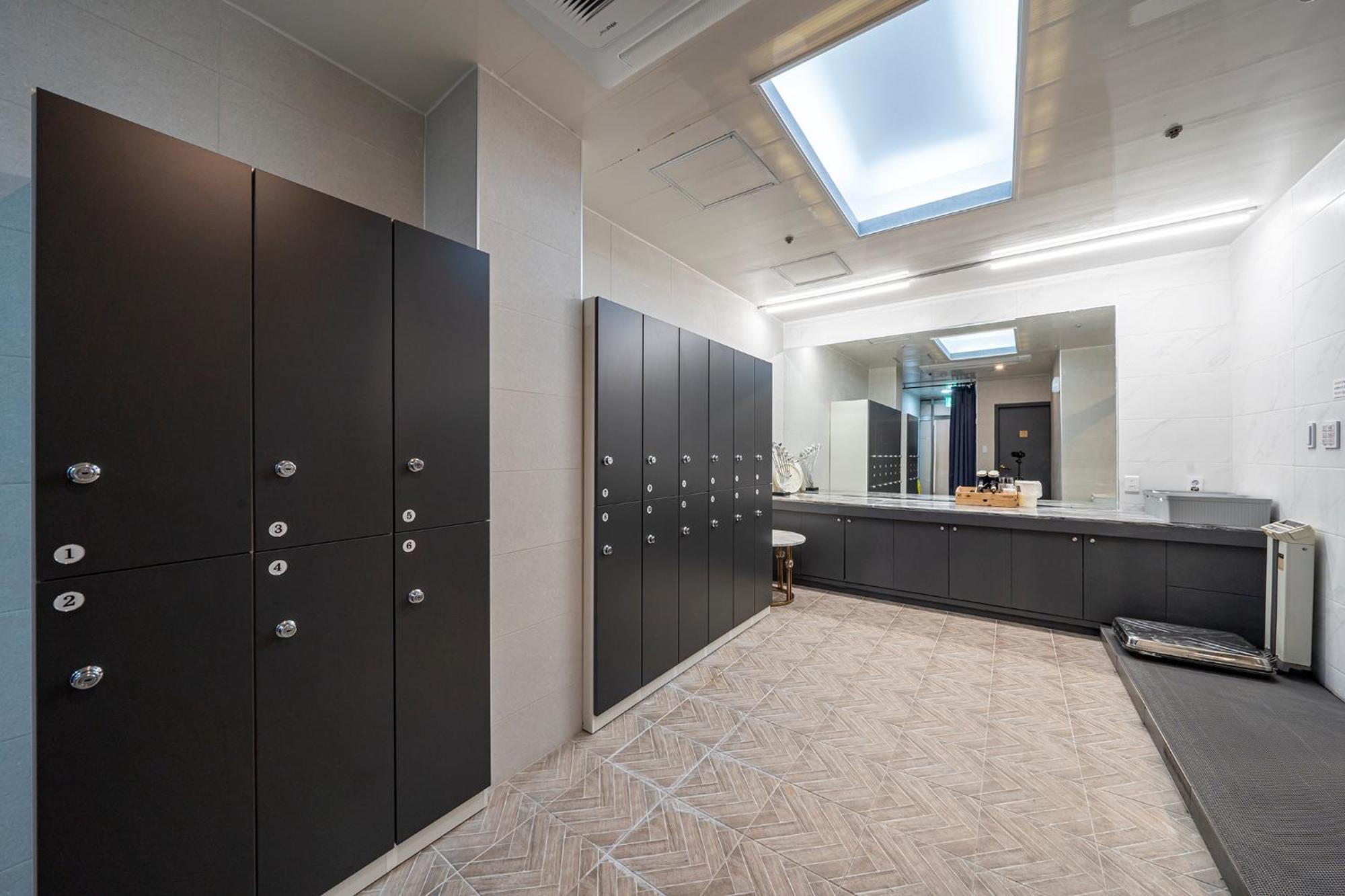 Knox Hotel Чеонан Екстериор снимка