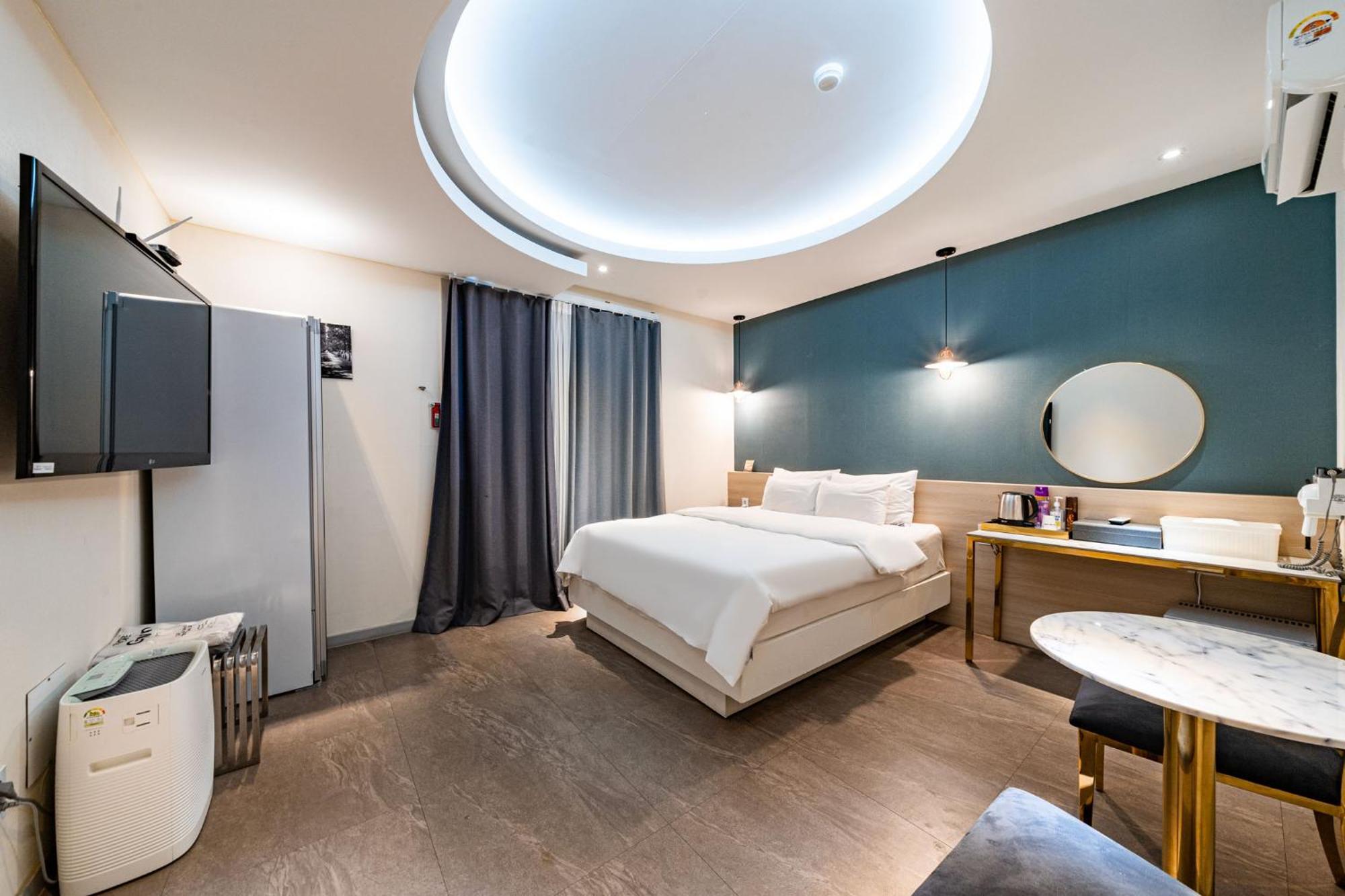 Knox Hotel Чеонан Екстериор снимка