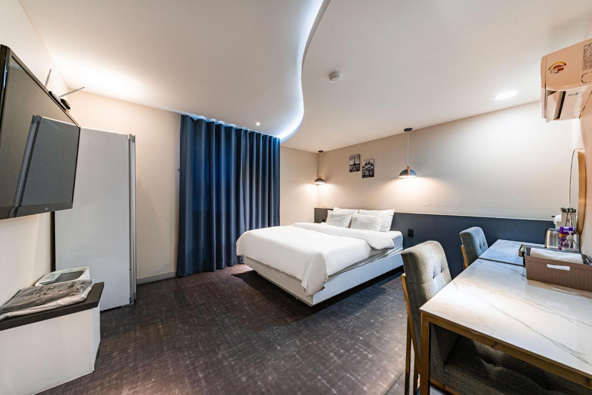 Knox Hotel Чеонан Екстериор снимка