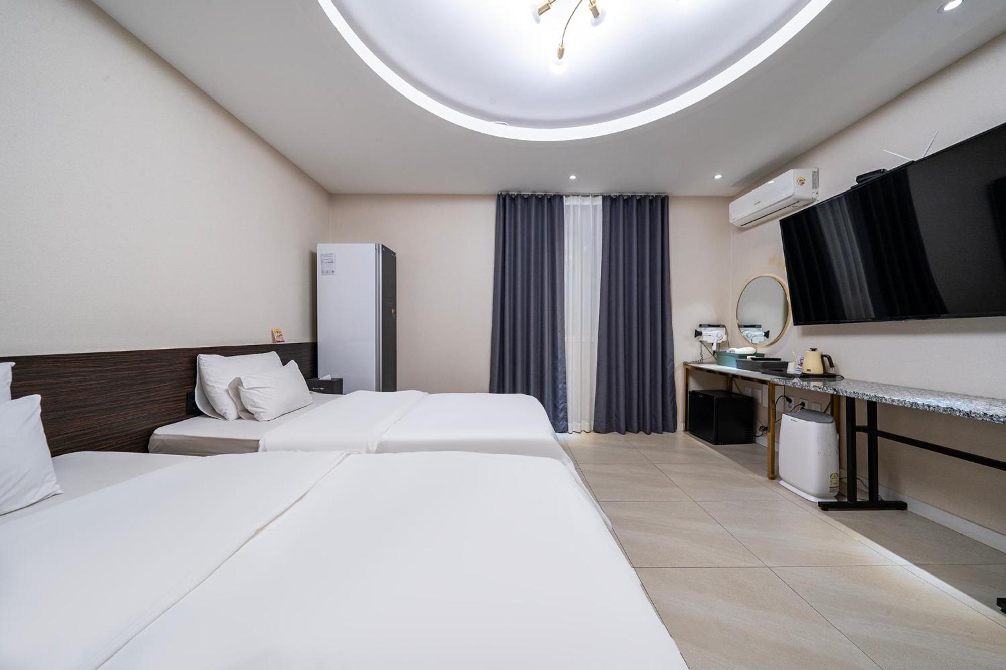 Knox Hotel Чеонан Екстериор снимка
