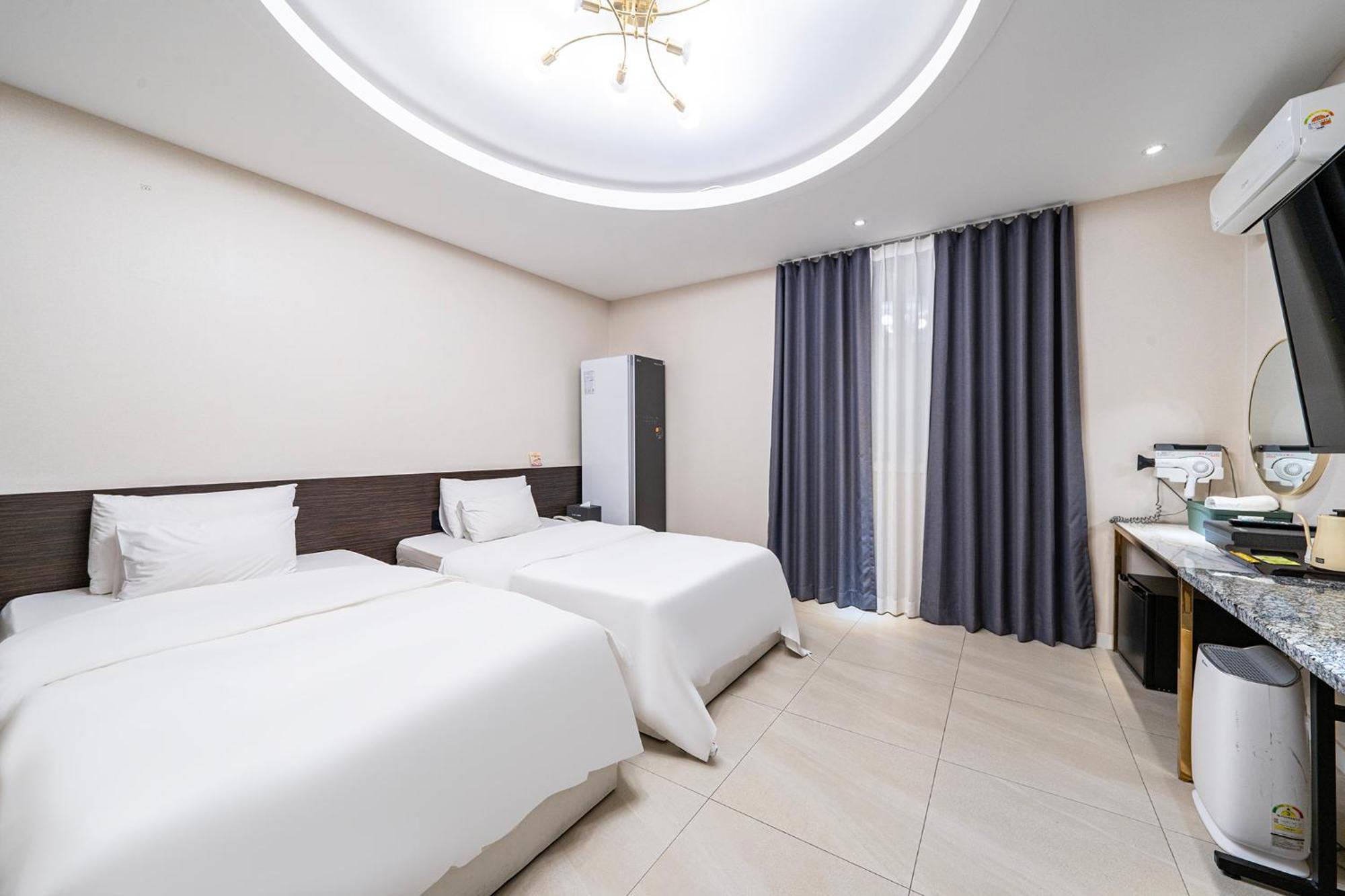 Knox Hotel Чеонан Екстериор снимка